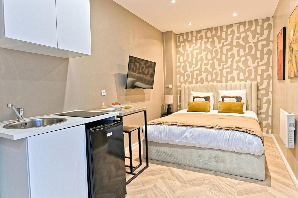 Situe Dans Le 11eme Arrondissement * Paris